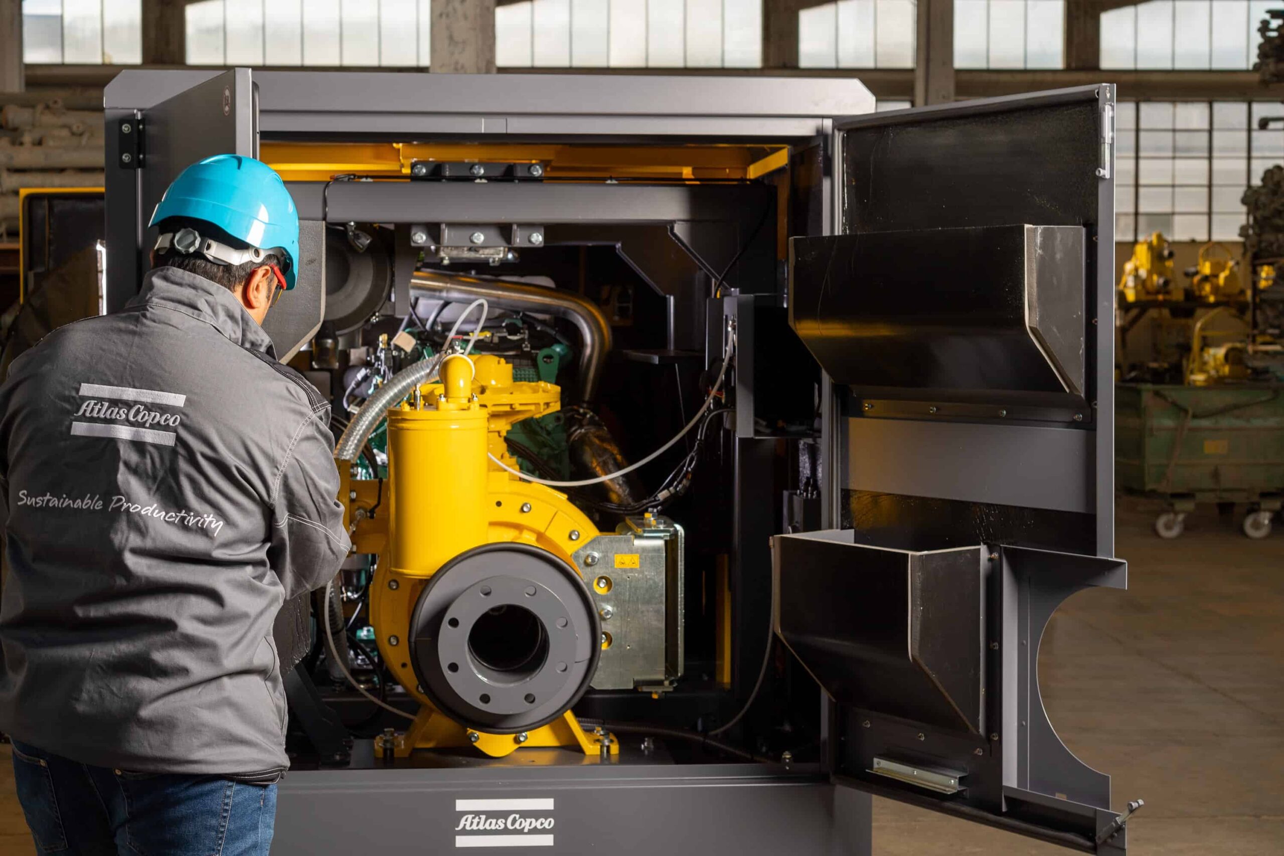 With a patented hinged door now a standard feature of Atlas Copco’s PAS and PAC ranges of pumps, a technician can gain access to pump internals within three minutes.